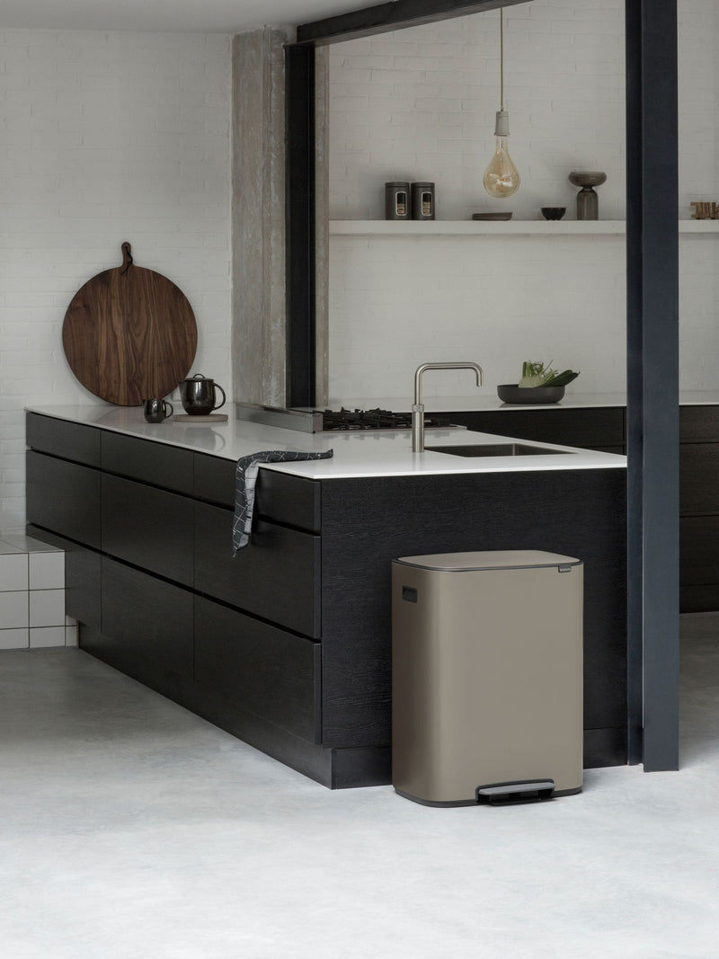 Brabantia Platinum Bo pedal bin 2x30L - British product