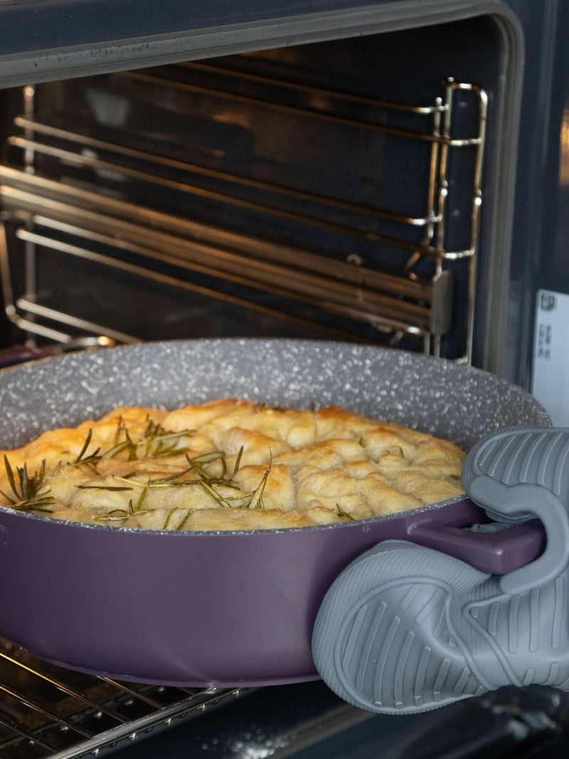 MasterClass shallow casserole dish 4L with self-basting lid - British product