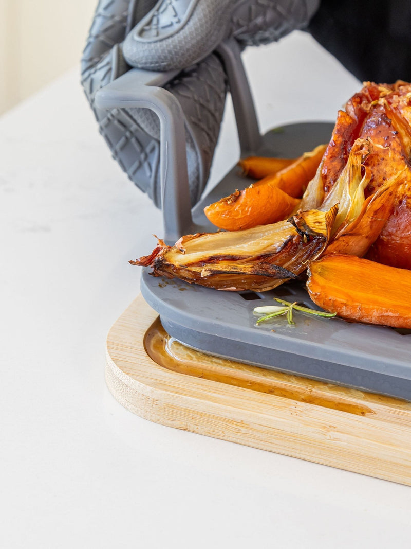 MasterClass grey roasting set with silicone rack and handles, imported from the UK