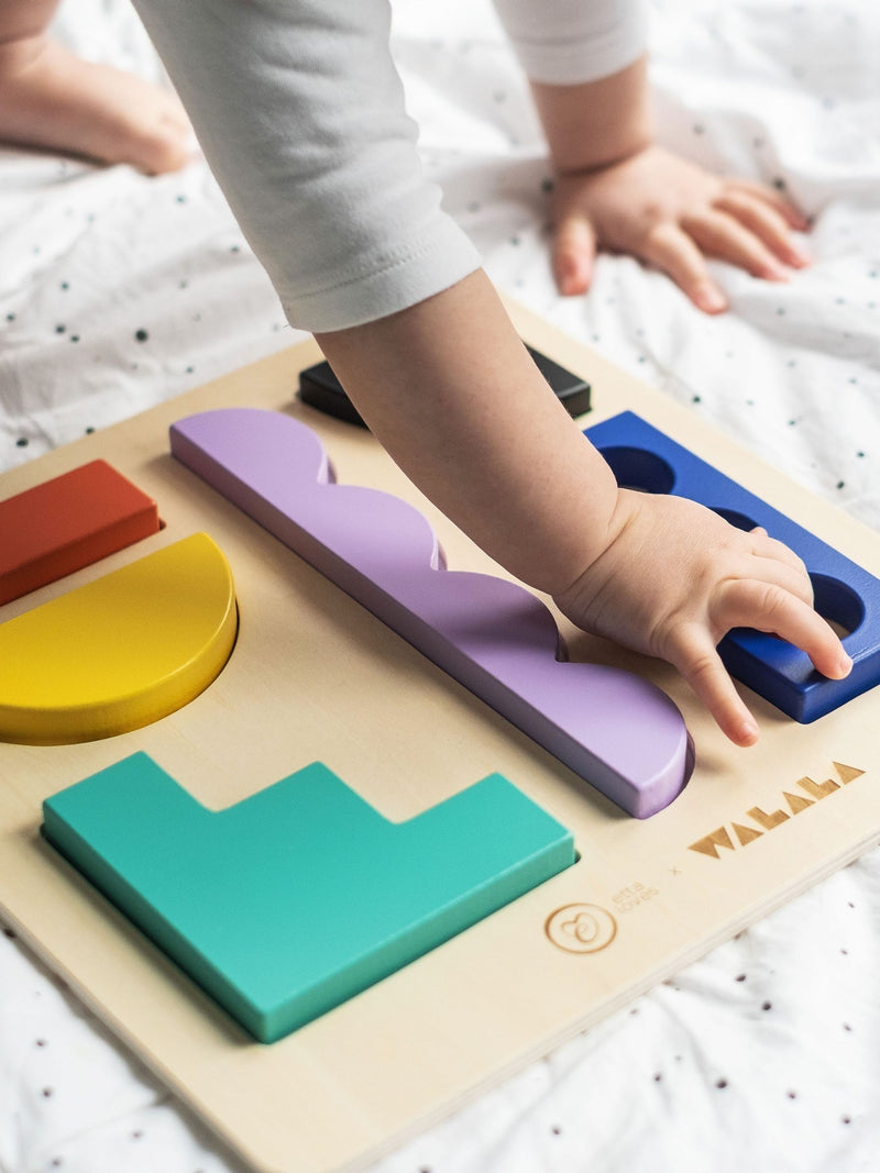 Etta Loves wooden puzzle board with colourful shapes - British product