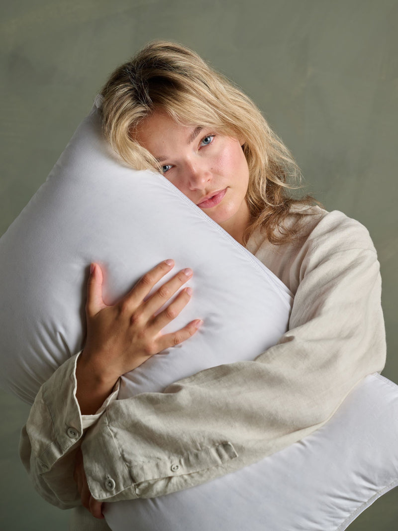 Bedfolk down alternative soft white pillow, UK version