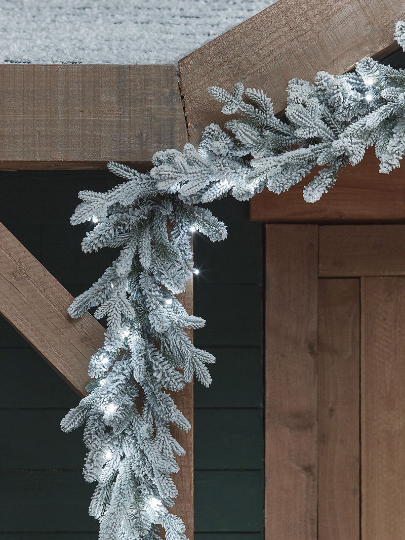 Lights4fun Snowy Christmas Garland 2.5m, UK version