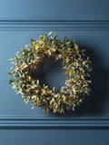 Lights4fun pre-lit mistletoe artificial Christmas wreath 50cm, UK version