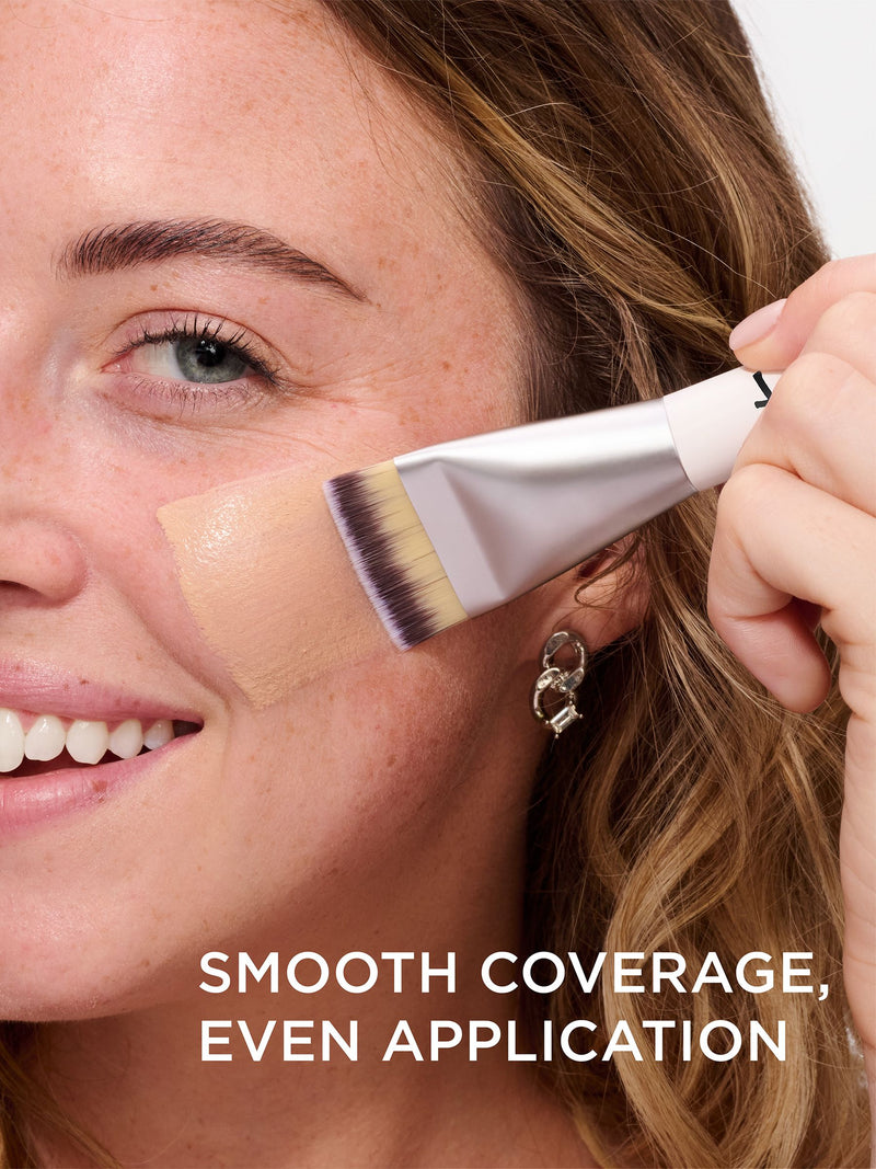 IT Cosmetics Heavenly Luxe Smoothing Spatula Foundation Brush, UK version