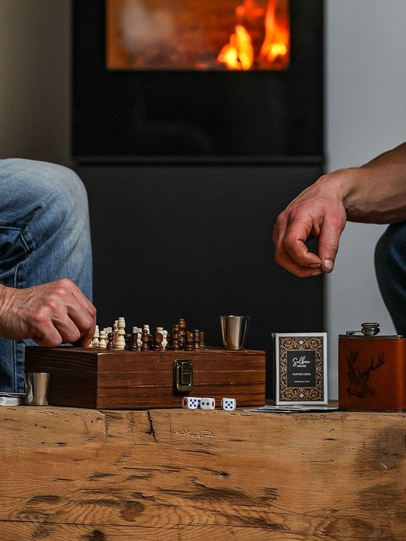 Selbrae House Brown Stag Games Set with hip flask (British brand)