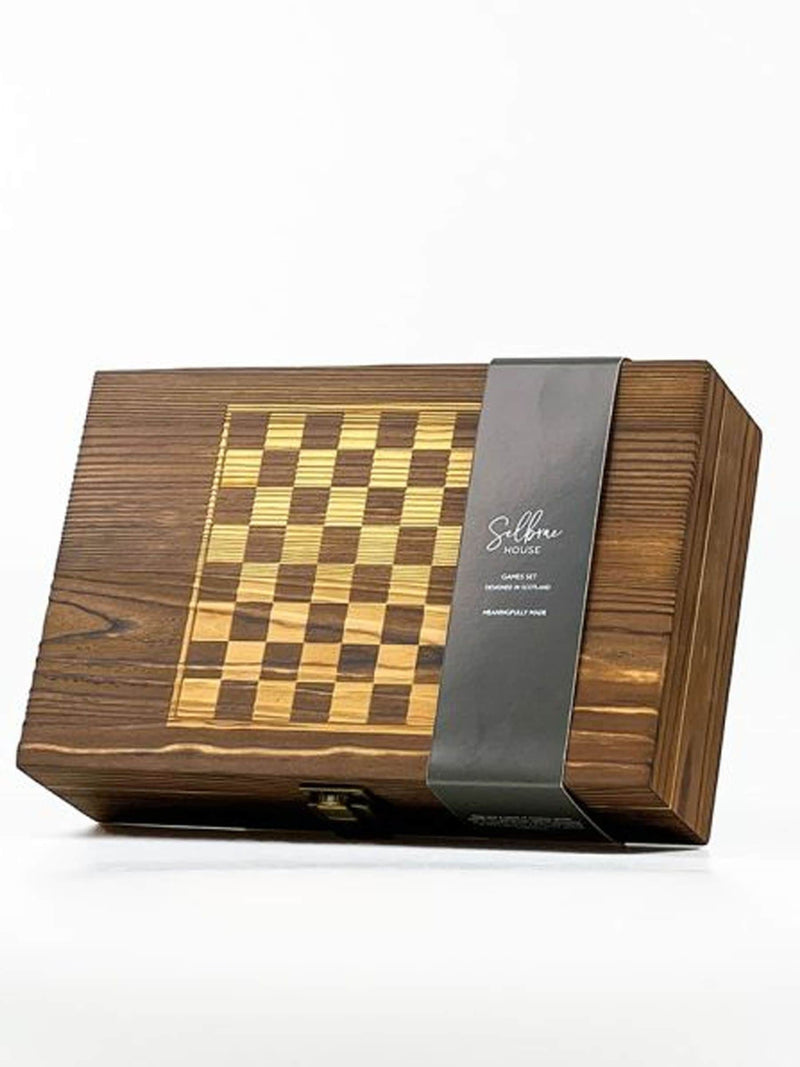 Selbrae House Brown Stag Games Set with hip flask (British brand)