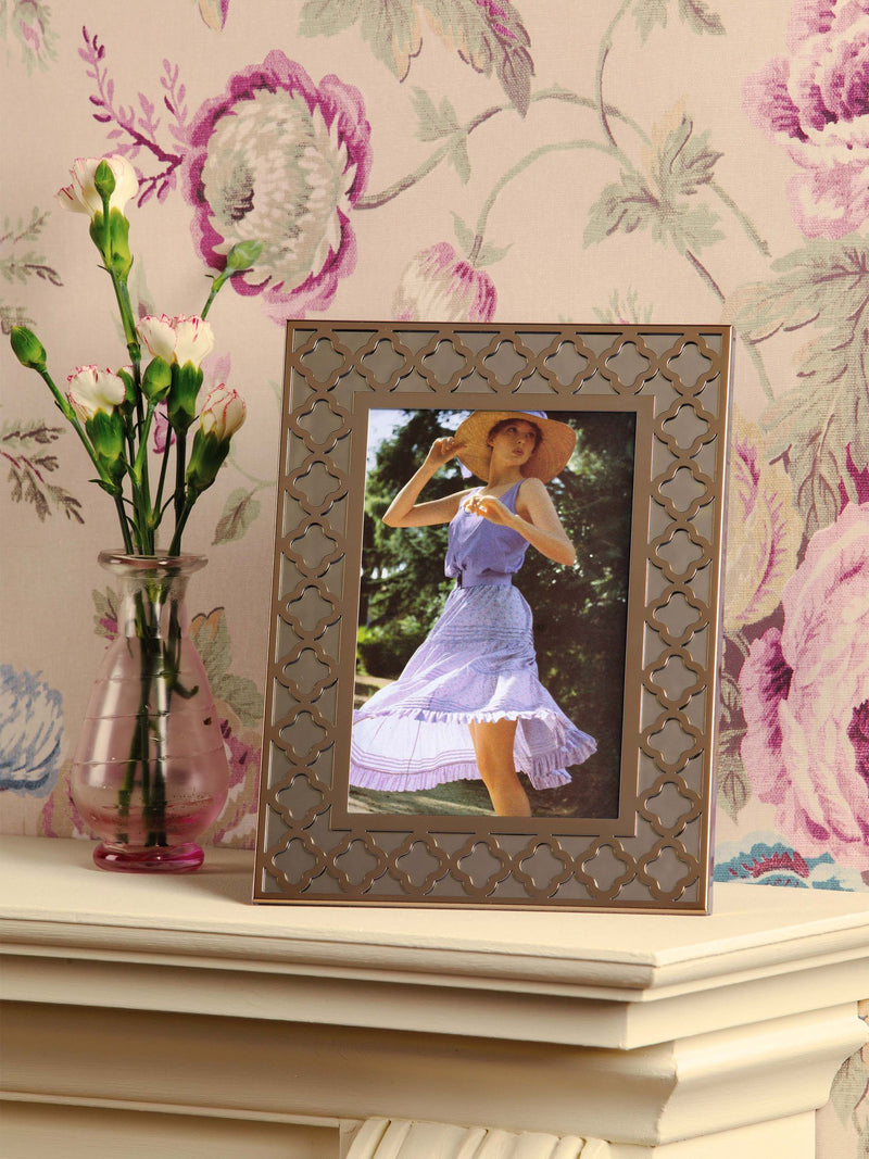 Laura Ashley Gold Efa 4x6 photo frame, UK version