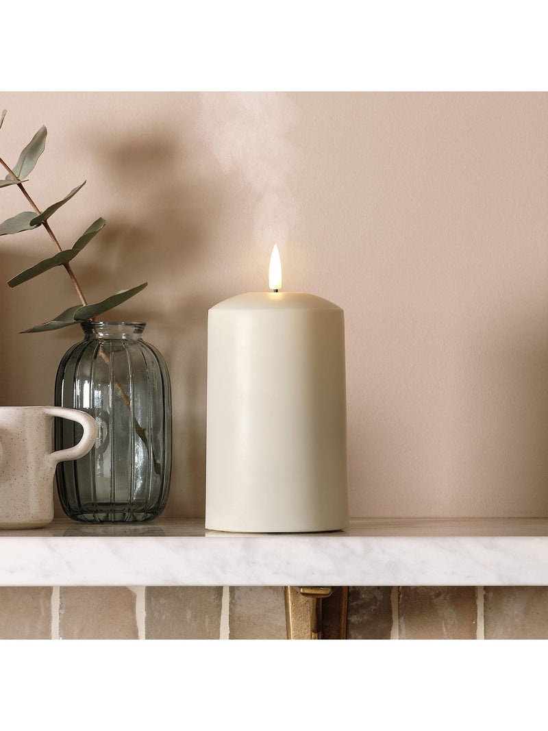 Lights4fun TruGlow AIR portable LED candle diffuser, 13.5cm height, UK version