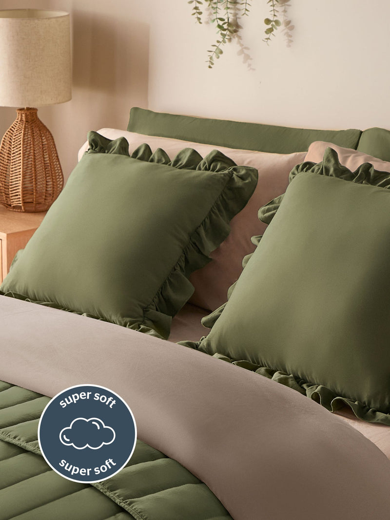 Silentnight ruffle edge cushion 45x45cm, imported from the UK