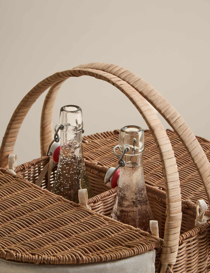 Wicker picnic hamper with wine holder - British product