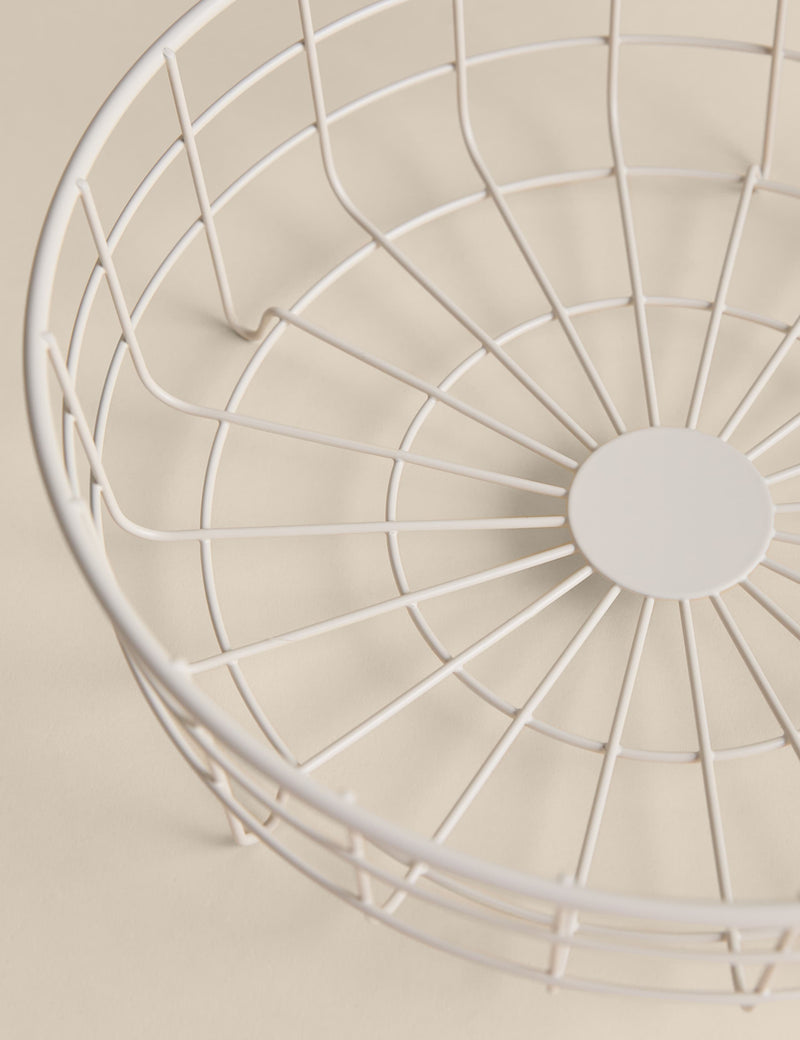 Wire fruit basket with banana hanger (British brand)
