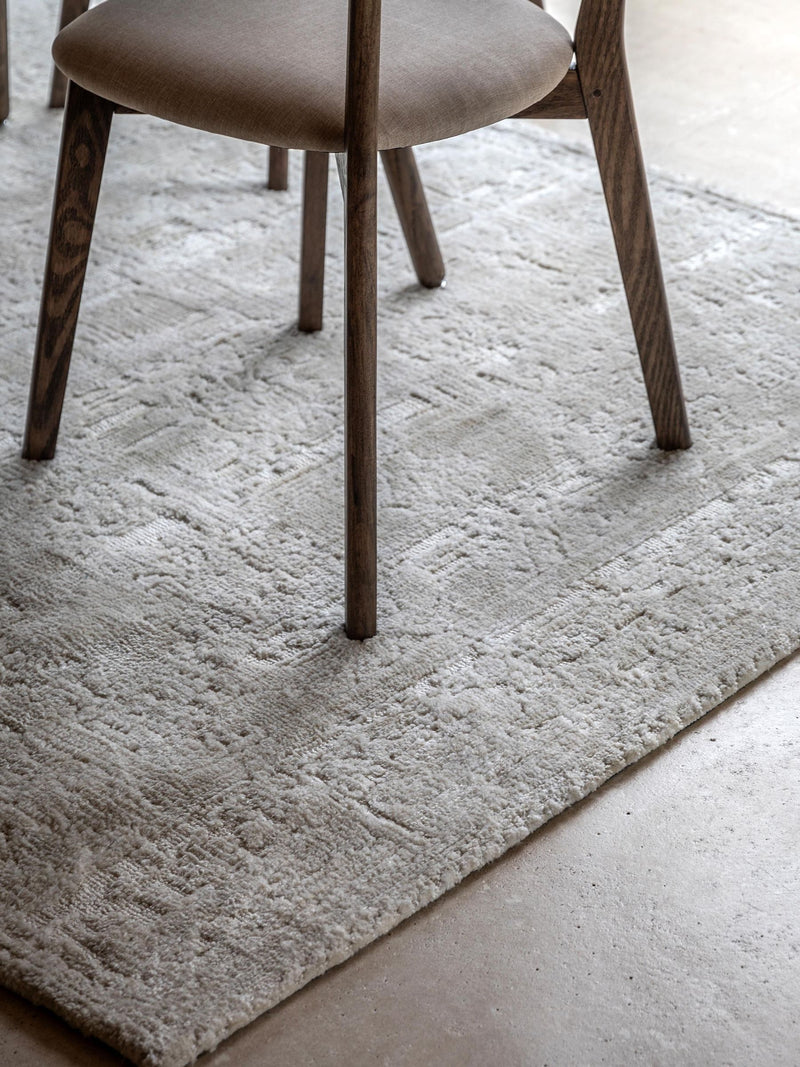 Gallery Home Grey Zara Natural rug 120x180cm, imported from the UK