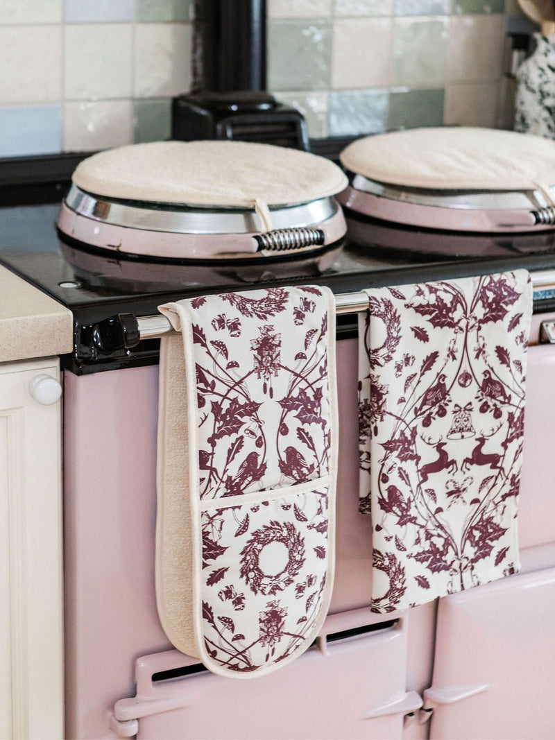 Avalon Home Burgundy Stag & Wreath oven gloves - British product