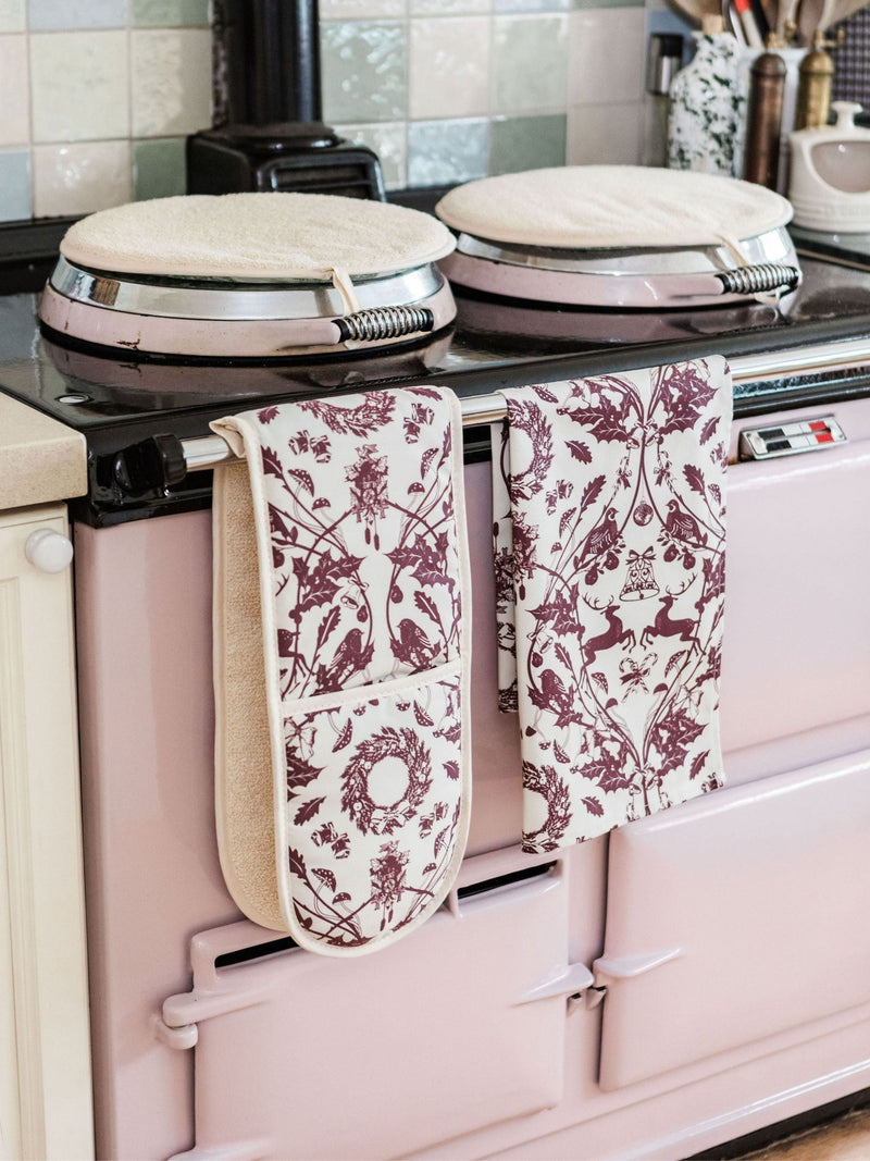 Avalon Home Burgundy Stag & Wreath oven gloves - British product