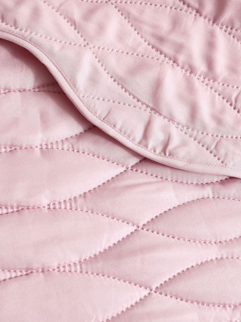Catherine Lansfield quilted bedspread scallop edge (British brand)