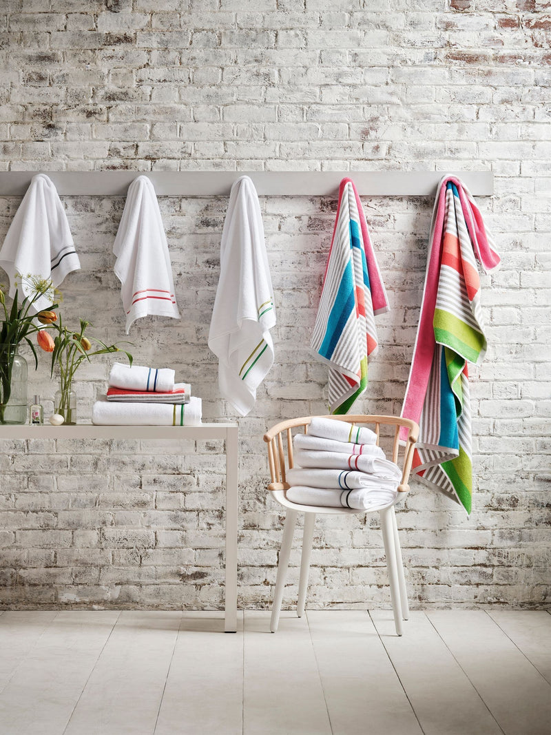Designers Guild Astor bath towel emerald green 125x70cm, imported from the UK