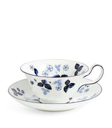 Wedgwood Wild Strawberry Teetasse und Untertasse in Tintenblau