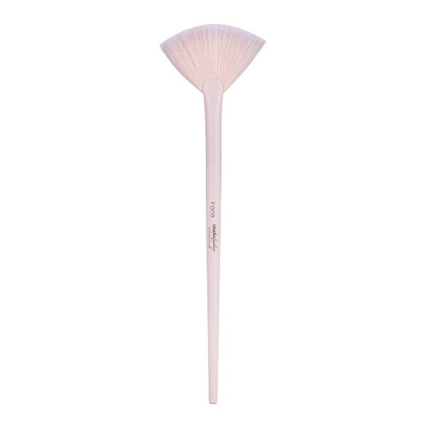 Studio London fan makeup brush with recycled plastic handle - British product