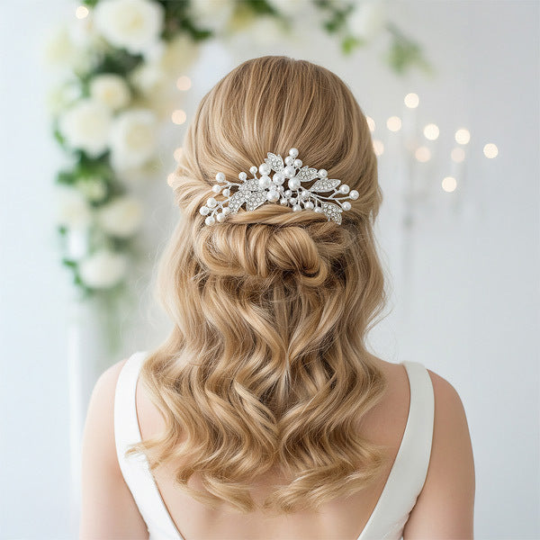 Livingandhome floral hair comb with pearls and leaves (British brand)
