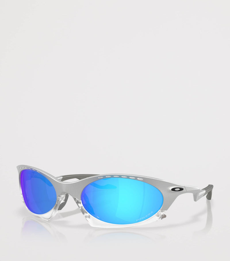 Oakley Plantaris oval sunglasses with Switchlock technology (British brand)
