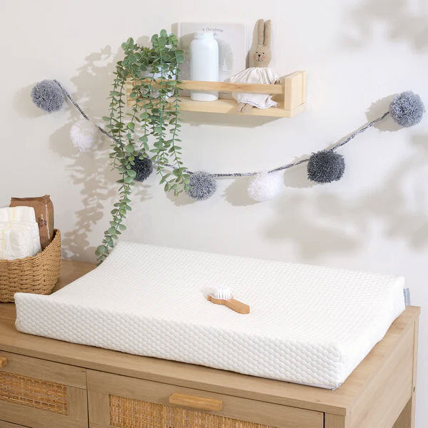 The Tiny Bed Co. anti-roll changing mat white fabric 69cm (British brand)