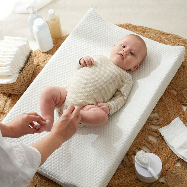 The Tiny Bed Co. anti-roll changing mat white fabric 69cm (British brand)