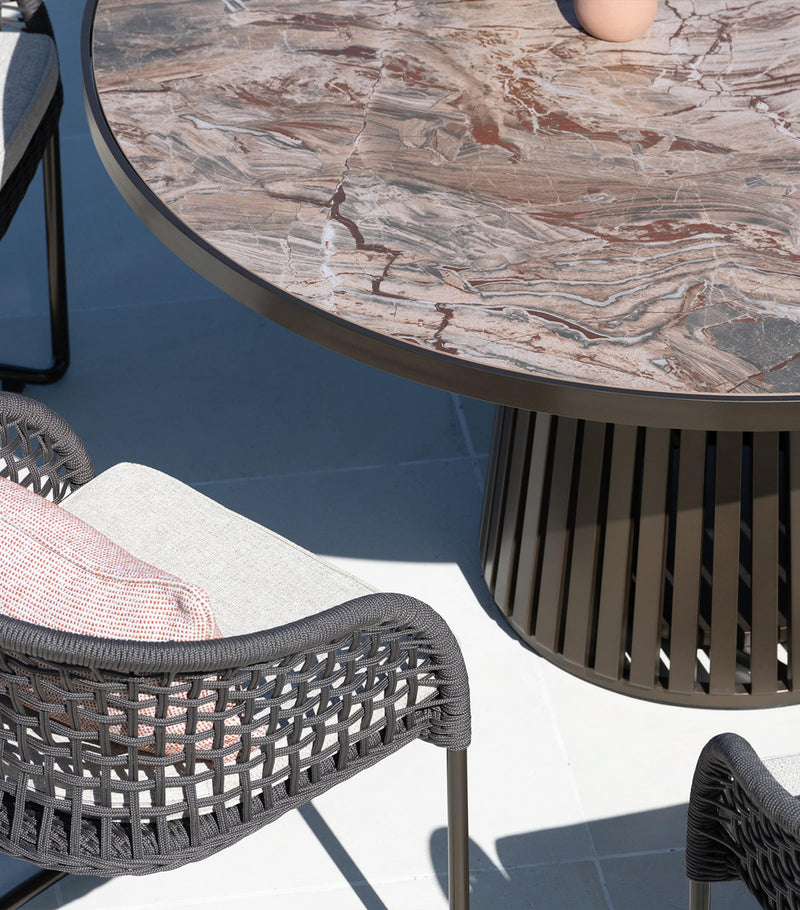 Indian Ocean Round Sierra 6-Seater outdoor table, UK version