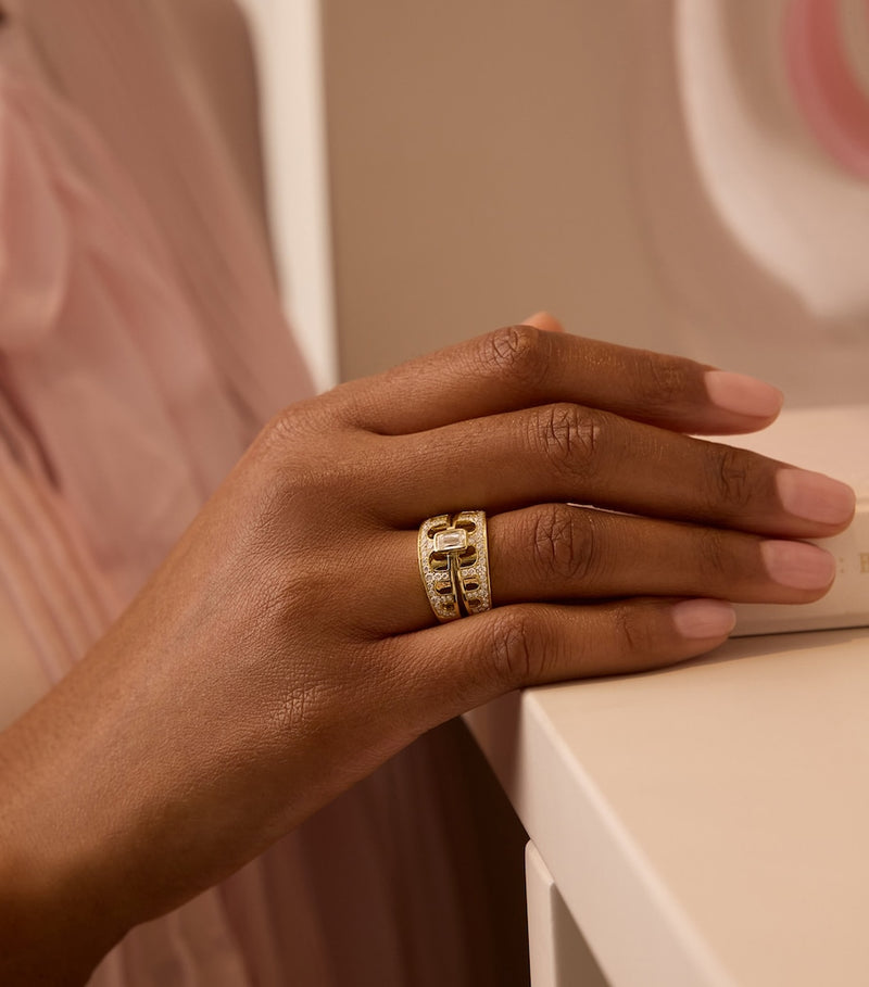 Boodles Perspective ring in 18kt yellow gold with diamonds, UK version