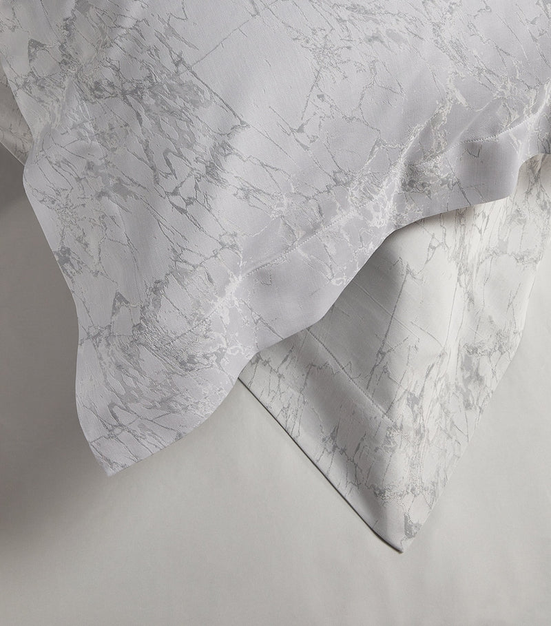 Celso de Lemos Super King duvet cover with veined marble design, 260cm x 220cm - British product