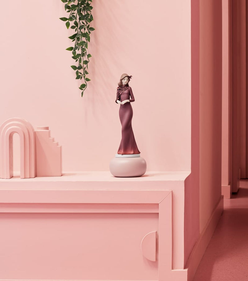 Lladró porcelain figurine Haute Allure Timeless Style H38cm, UK version