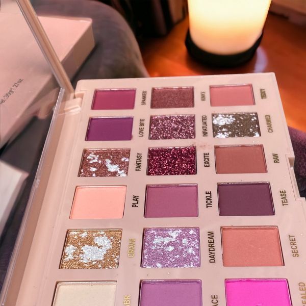 Al Husnaa eyeshadow palette 36g - British product