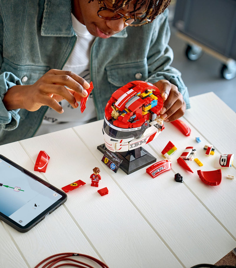 LEGO Scuderia Ferrari HP Lewis Hamilton Helmet 43022, UK version