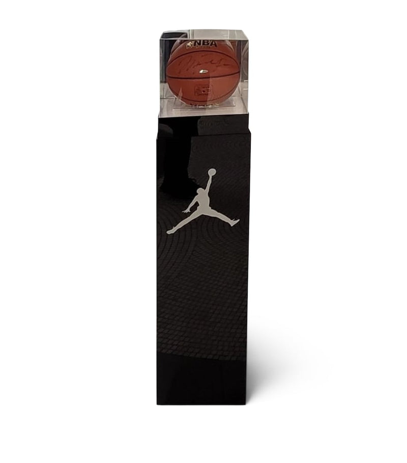 Leipzig Galleries Michael Jordan signed practice basketball display (British brand)