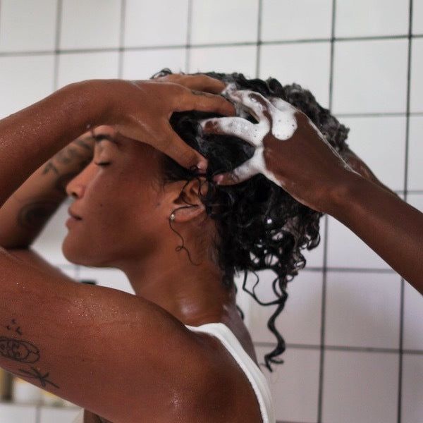 BB Naturals Moisture Silk White Nettle Shampoo 500ml - McGrocer