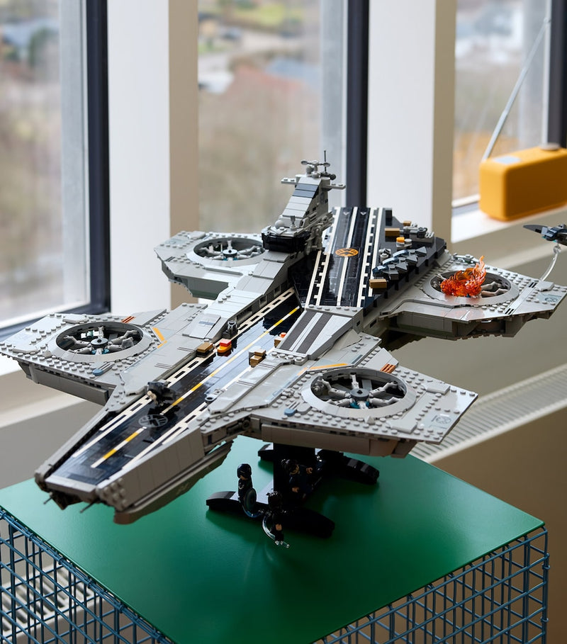 LEGO Marvel S.H.I.E.L.D. Helicarrier model 76354 building set - British product