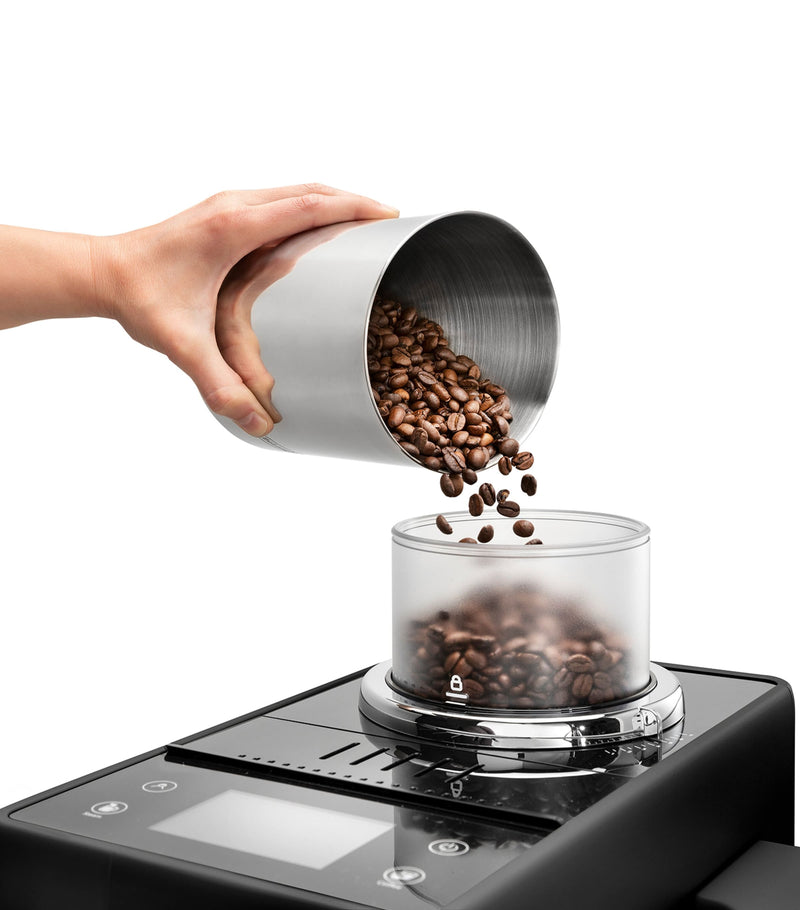 De'Longhi Rivelia coffee machine with touch display and milk carafe - British product