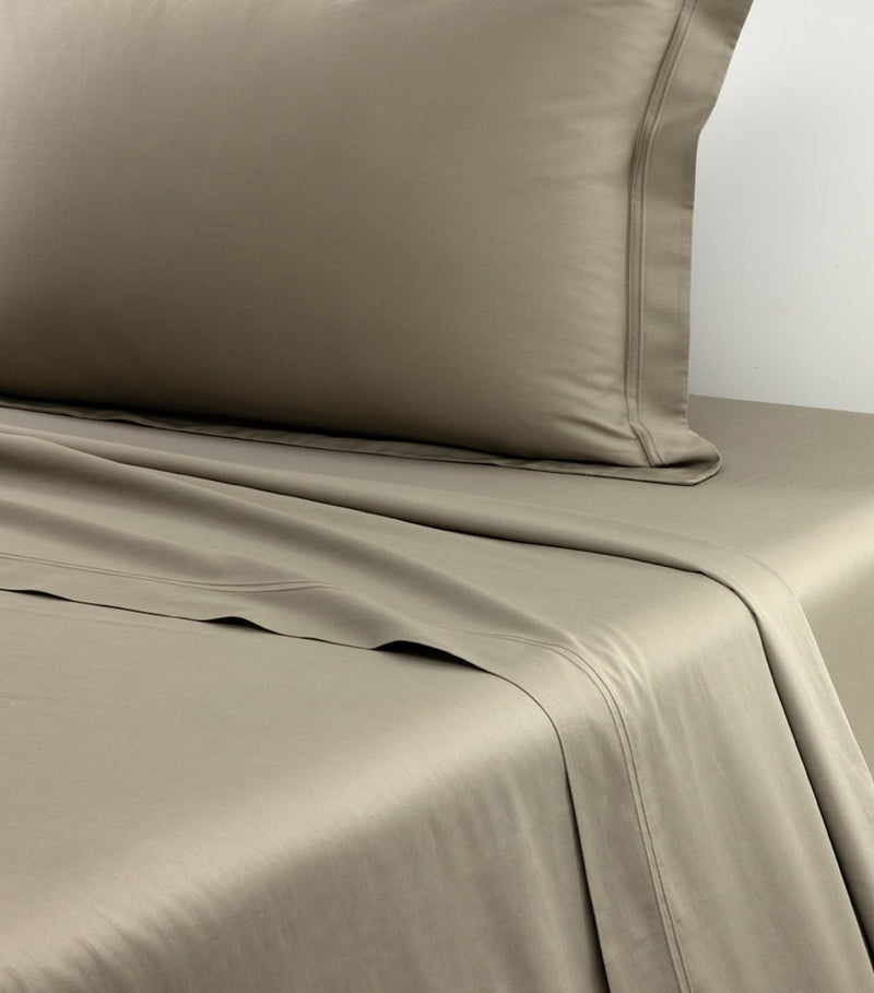Yves Delorme Triomphe Kaki super king flat sheet organic cotton, imported from the UK
