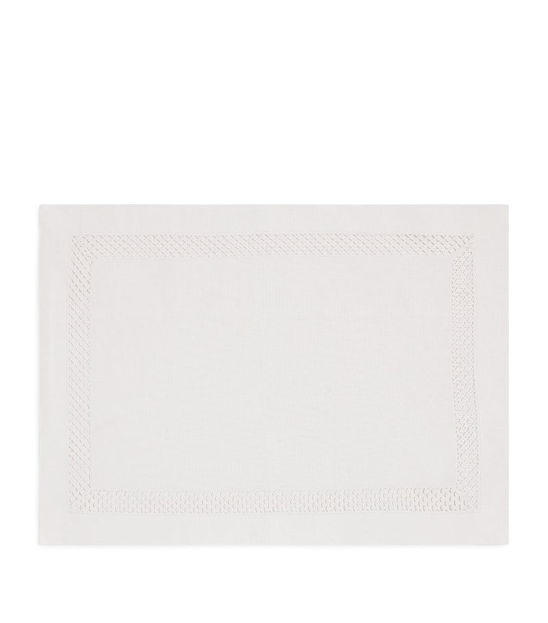 Dea linen embroidered placemat 35cm x 50cm - British product