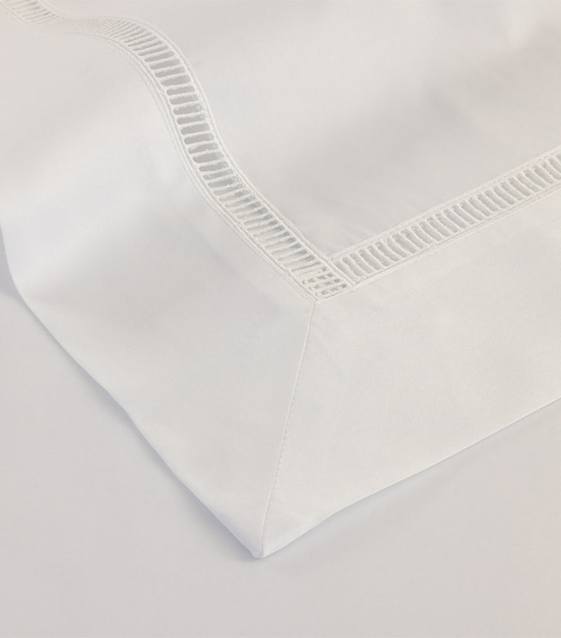 Yves Delorme Colisée Blanc double flat sheet 240cm x 295cm (British brand)