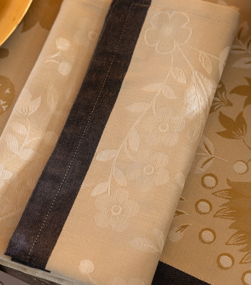 Le Jacquard Français Féerie floral wreath design cotton napkin 55cm x 55cm, UK version