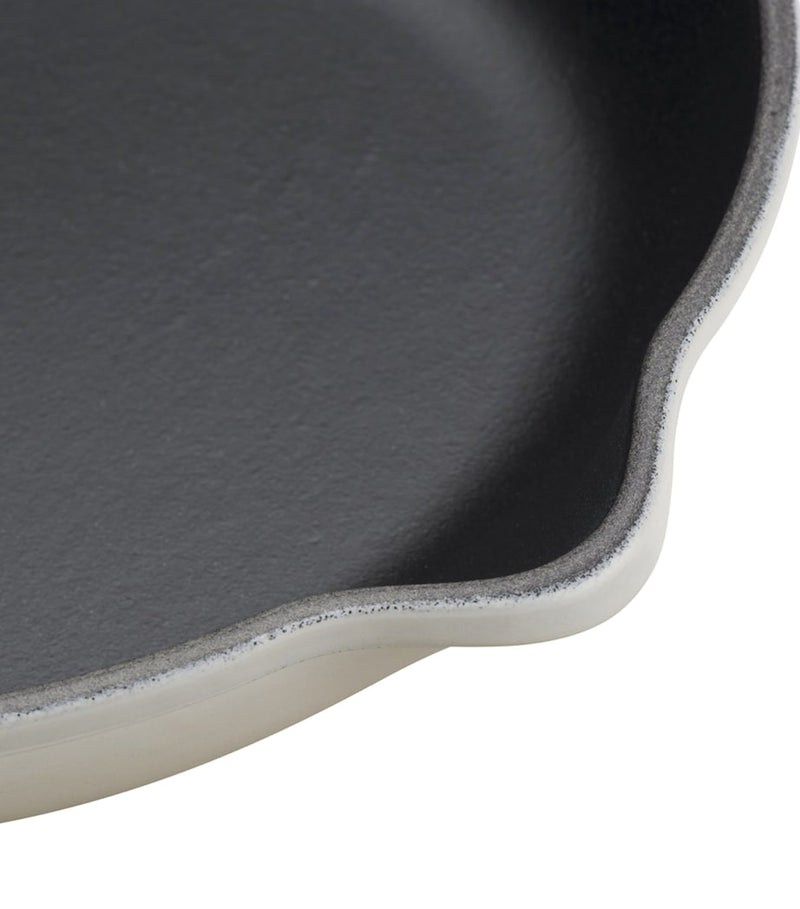 Le Creuset cast iron skillet 23cm, UK version