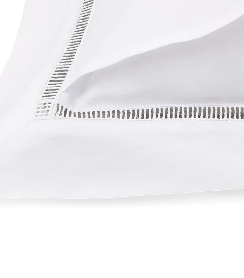 Yves Delorme Colisée Blanc pillowcase 50cm x 75cm (British brand)