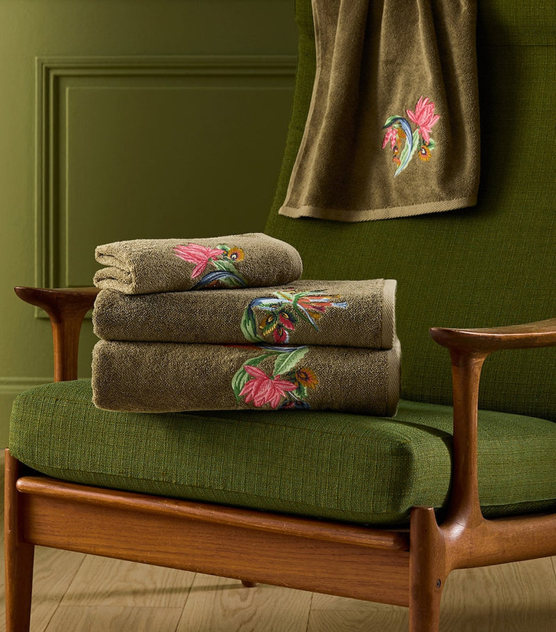 Yves Delorme Eze hand towel 55cm x 100cm (British brand)