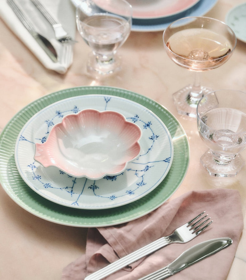 Royal Copenhagen Iris porcelain plate 27cm, imported from the UK