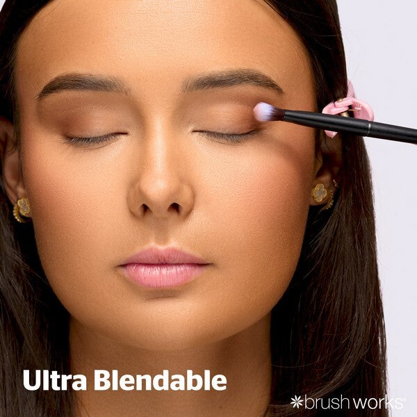 Brushworks No. 19 crease blending eye brush - British product