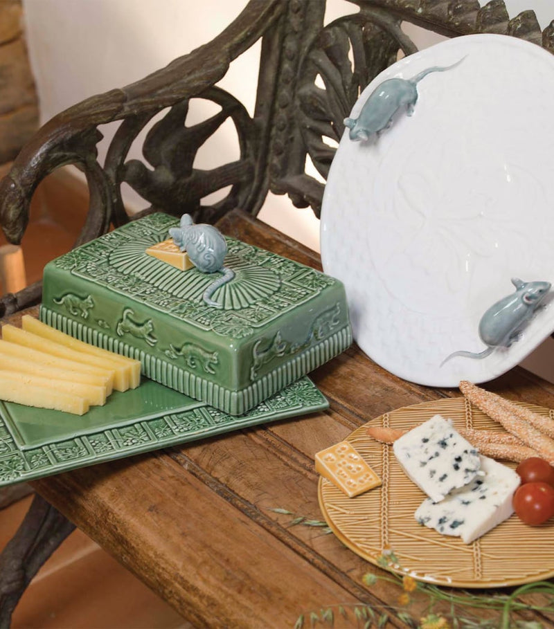 Bordallo Pinheiro cheese plate with lid 30.5cm, UK version