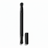 CHANEL
PINCEAU DUO PAUPIÈRES RÉTRACTABLE N200
Retractable Dual-Ended Eyeshadow Brush