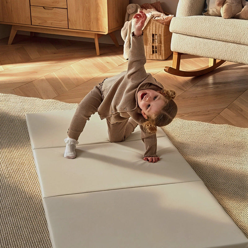 CuddleCo 3-Fold tumble mat Pebble 180x75 cm (British brand)