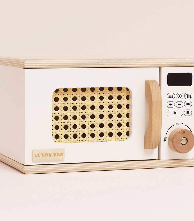 Le Toy Van wooden microwave toy with rotating plate - British product