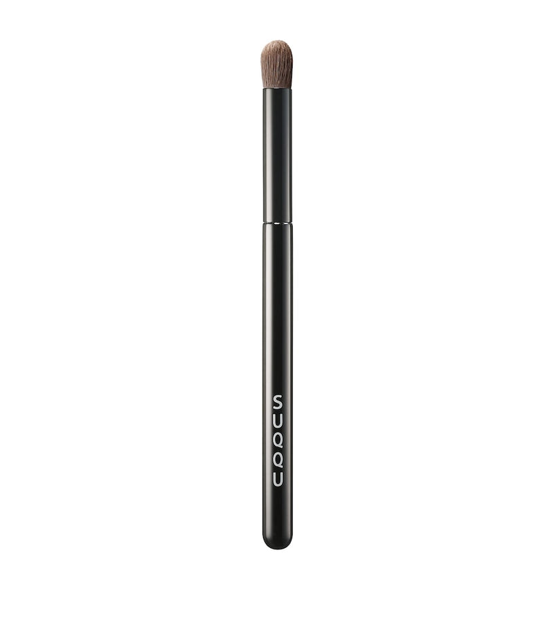 Suqqu flat tip eyeshadow brush for precise blending (British brand)